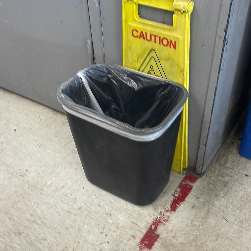 Cacique Black Trash Bin